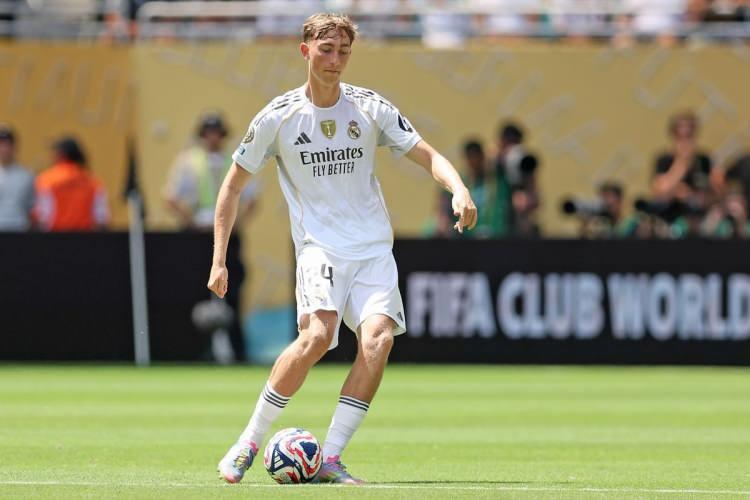<p>Dean Huijsen - Real Madrid</p>
