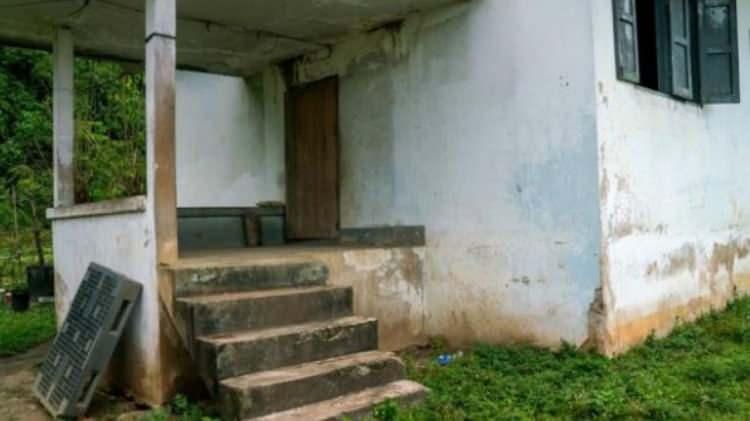 <p><strong>HALA SIRLARLA DOLU</strong></p>

<p> </p>

<p>Bugün kasabada yaşayanların sayısı oldukça azaldı.</p>
