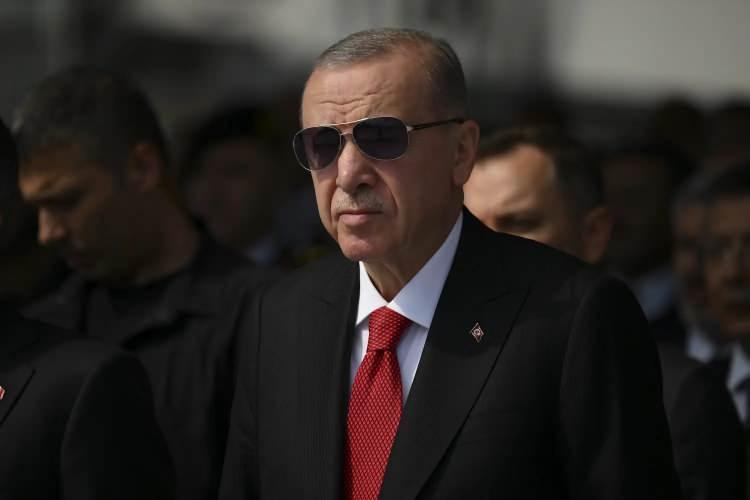 <p><span style="color:rgb(178, 34, 34)"><strong>CUMHURBAŞKANI ERDOĞAN KAÇINCI SIRADA?</strong></span></p>

<p> </p>

<p>Uzun boylu liderlerin, sadece fiziksel özelliklerinden ziyade güçlü duruşları ve etkili liderlik tarzlarıyla da tanındıkları bir gerçek. <strong>Boyları, pek çok kez protokol törenlerinde ve uluslararası buluşmalarda diğer liderlerin yanında fark edilir bir unsur olarak öne çıkmıştır. </strong></p>

<p> </p>

<p><span style="color:inherit">Bu haberimizde Haber7 Teknoloji ekibi olarak, dünyanın en uzun liderlerini sıraladık. İşte günümüzün en uzun dünya liderleri...</span></p>

<p> </p>
