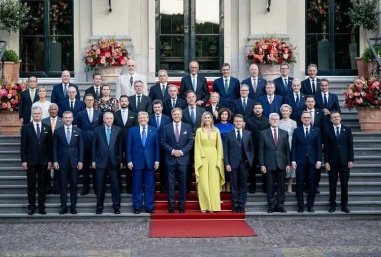 <p><span style="color:inherit"><span style="color:rgb(178, 34, 34)"><strong>İŞTE DÜNYANIN EN UZUN LİDERLERİ!</strong></span></span></p>
<p> </p>