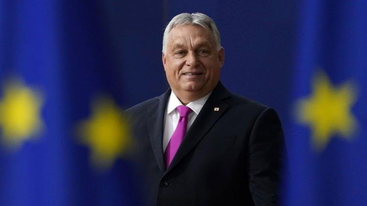 <p><strong><span style="color:rgb(178, 34, 34)">VIKTOR ORBAN</span>  |  1.74 m</strong></p>

<p> </p>

<p>Macaristan Başbakanı</p>
