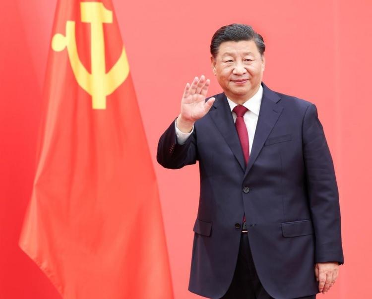 <p><span style="color:inherit"><strong><span style="color:rgb(178, 34, 34)">XI JINPING </span> | 1.80 m</strong></span></p>
<p><span style="color:inherit"> </span></p>
<p><span style="color:inherit">Çin Devlet Başkanı</span></p>
<p> </p>