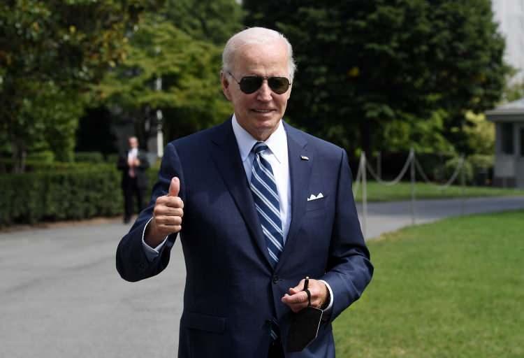 <p><span style="color:inherit"><strong><span style="color:rgb(178, 34, 34)">JOE BIDEN </span> |  1.73 m</strong></span></p>

<p> </p>
