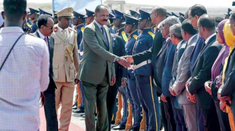 <p><strong><span style="color:rgb(178, 34, 34)">ISAIAS AFEWERKI  </span>|  1.90 m</strong></p>

<p> </p>

<p><br />
Eritre Devlet Başkanı  (Doğu Afrika'da bir ülke)</p>

