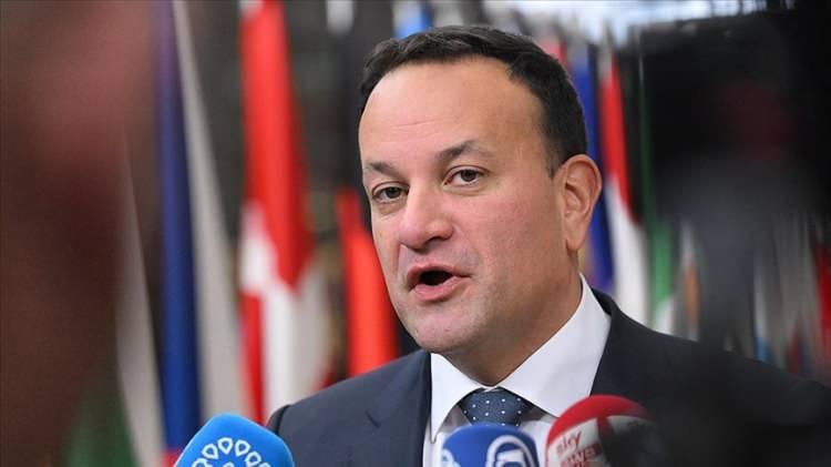 <p><span style="color:inherit"><strong><span style="color:rgb(178, 34, 34)">LEO VARADKAR</span>  |  1.93 m</strong></span></p>

<p><span style="color:inherit"> </span></p>

<p><span style="color:inherit"><strong>İrlanda Başkanı</strong></span></p>

<p> </p>
