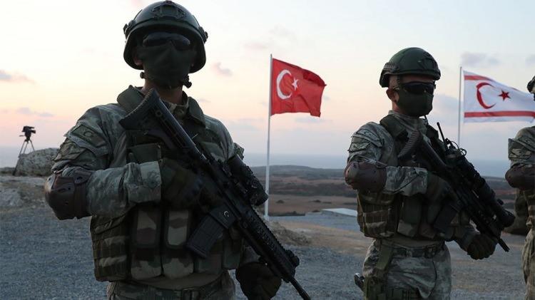 <p><strong>‘TÜRKLERİN ADADAKİ SONUNU GETİRİR’</strong></p>
<p>Gal, <strong>“İsrail, Yunanistan ve Güney Kıbrıs’la koordinasyon içinde Ada’nın kuzeyini özgürleştirecek bir plan hazırlamalı. Böyle bir operasyon, Türkiye’den gelecek takviyeleri durdurur, Kuzey Kıbrıs’taki hava savunma ve komuta merkezlerini imha eder, Türk ordusunu adadaki sonunu getirir”</strong> ifadelerini kullandı. </p>