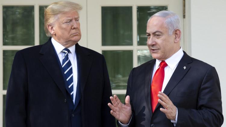 <p><strong>SİYASİ KARİYERİ SAVAŞA BAĞLI</strong></p>
<p>Parlamentodaki zayıf çoğunluğunu korumaya kararlı olan Netanyahu, iktidarını Gazze'yi kalıcı olarak işgal etmek ve nihayetinde yeniden yerleştirmek isteyen aşırı sağcı müttefiklerine borçlu.</p>
<p>Netanyahu'nun siyasi hayatta kalmasının savaşın devam etmesine bağlı olduğu belirtiliyor.</p>