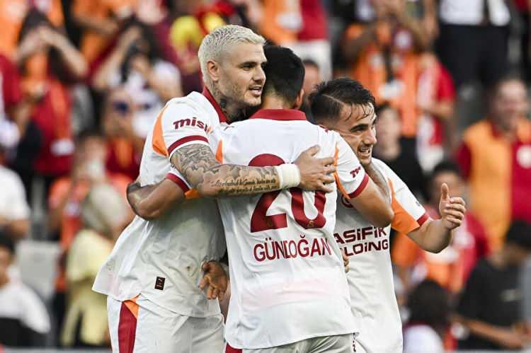 <p>Fenerbahçe’yi ligde son üç sezonun şampiyonu olan Galatasaray takip ederken, iki takım arasında tam 26 milyon euroluk bir fark bulunuyor.</p>
