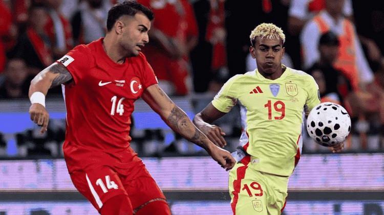 <p>A Millî Takımımızın 2026 FIFA Dünya Kupası Elemeleri E Grubu'ndaki rakiplerinden İspanya, topladığı bin 875 puanla 1. sıraya yükseldi ve zirvenin yeni sahibi oldu.</p>
