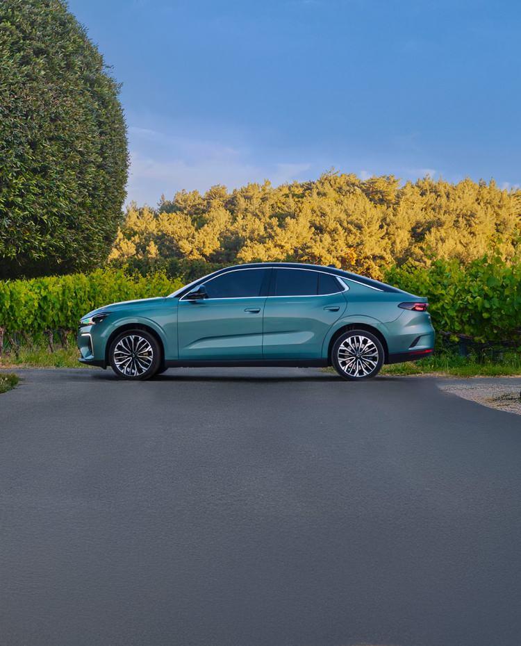 <p>160 kW/218 beygir güç ve 350 Nm tork üreten T10F RWD (arkadan itiş), iki farklı batarya seçeneğiyle 350+ ve 600 kilometreye varan menzillere sahip olacak.</p>
