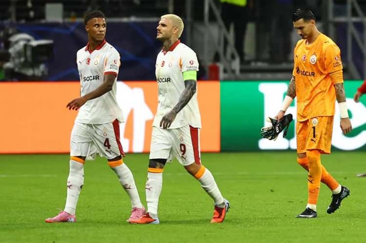 <p>Maçta Galatasaray'ın Frankfurt karşısında zayıf kaldığını belirten yorumlar yapılırken Almanya Milli Takım teknik direktörü Nagerlsmann'ın Sane hakkında söylediği 'Daha kötü ligde' sözleri de tekrar gündeme taşınarak iki lig arasındaki fark ortaya kondu.</p>
