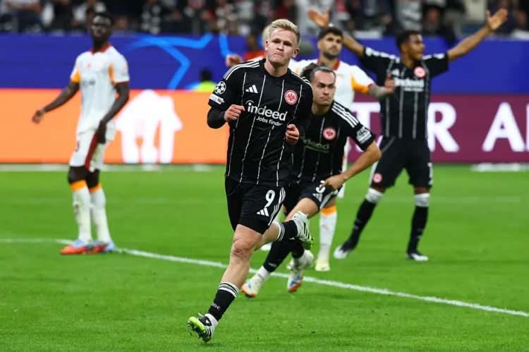 <p><strong>DAZN:</strong> İkna edici zafer ve lig liderliği: Öfkeli Eintracht, Galatasaray'ı devirdi.</p>
