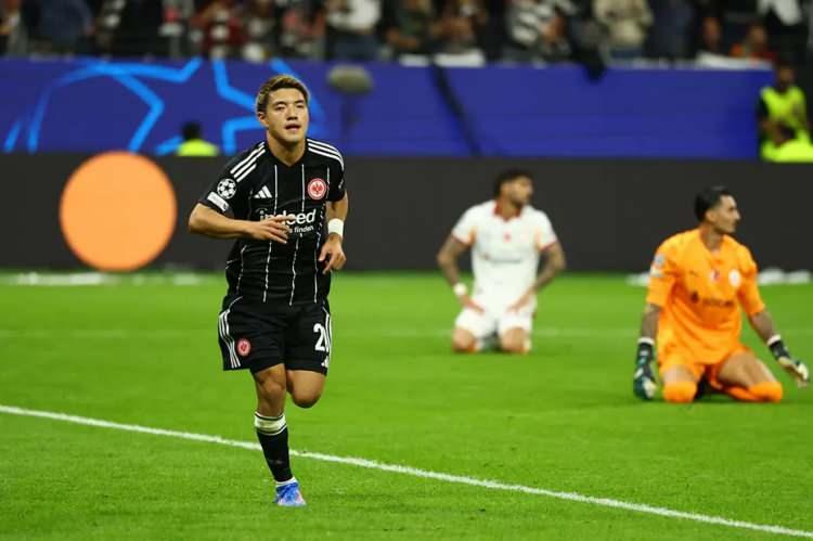 <p><strong>BILD:</strong> Eintracht, muhteşem bir performansla Galatasaray'ı sahadan süpürdü: 5-1.</p>