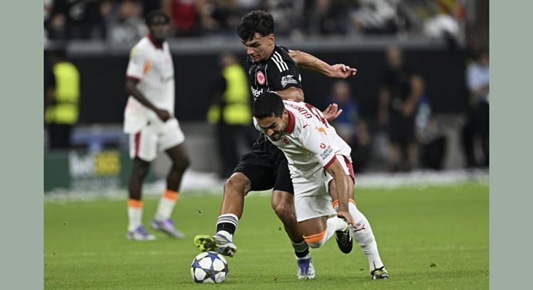 <p><strong>Spox:</strong> Eintracht Frankfurt, Şampiyonlar Ligi'nde Leroy Sane ve İlkay Gündoğan'ın da yer aldığı Galatasaray karşısında heyecan verici bir zafer kazandı.</p>