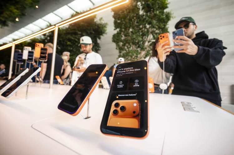 <p><span style="color:#B22222"><strong>Amerika</strong></span></p>
<p> </p>
<p>iPhone 17: 799 dolar</p>
<p>iPhone 17 Air: 999 dolar</p>
<p>iPhone 17 Pro: 1.099 dolar</p>
<p>iPhone 17 Pro Max: 1.199 dolar</p>