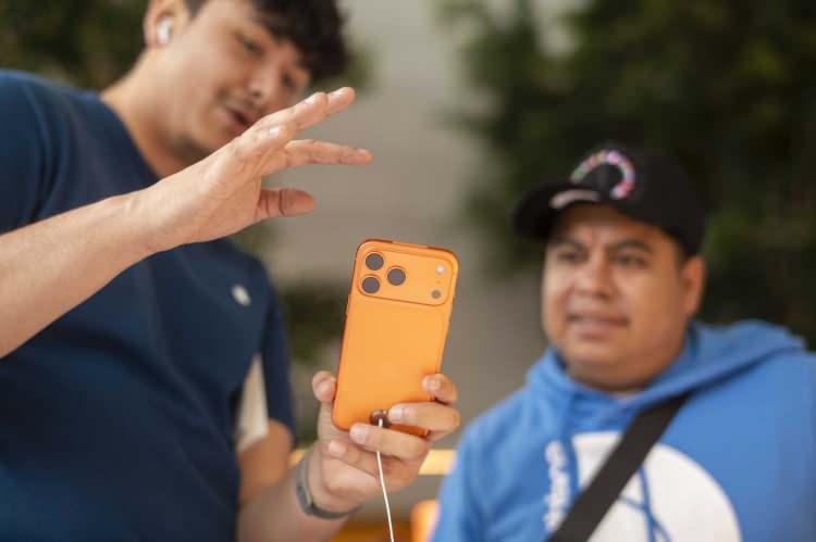 <p><span style="color:#B22222"><strong>Dubai</strong></span></p>

<p> </p>

<p>iPhone 17: 3399 AED (38.288 TL)</p>

<p>iPhone 17 Air: 4299 AED (48.427 TL)</p>

<p>iPhone 17 Pro: 4699 AED (52.933 TL)</p>

<p>iPhone 17 Pro Max: 5099 AED (57.439 TL)</p>
