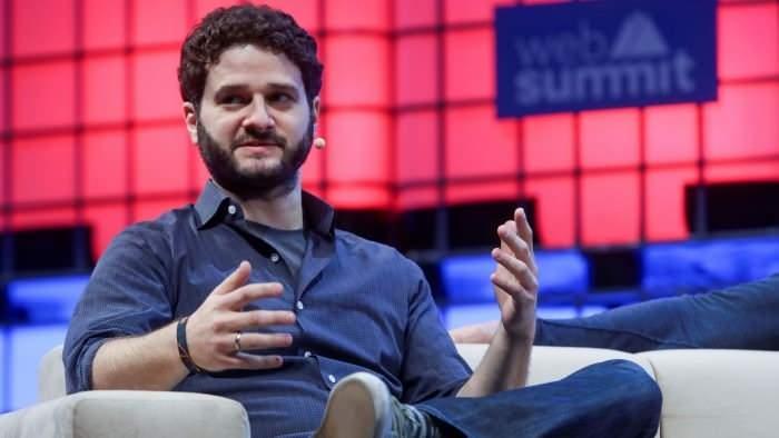 <p><strong><span style="color:#B22222">27) DUSTIN MOSKOVITZ </span> | 17 MİLYAR DOLAR</strong></p>
<p> </p>
<p>Dustin Moskovitz, Facebook’un kurucularından biri olarak teknoloji dünyasında tanınıyor ve Asana ile iş verimliliği yazılımlarına öncülük ediyor. Serveti, sosyal medya ve yazılım girişimlerinden elde ettiği büyük kazançlardan kaynaklanıyor.</p>