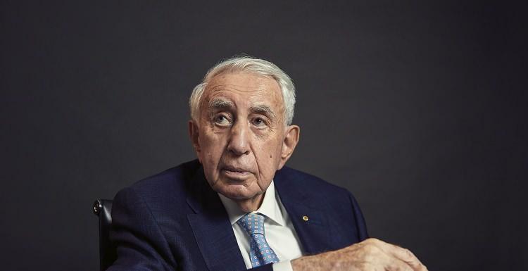 <p><strong><span style="color:#B22222">24) HARRY TRIGUBOFF </span> | 19,1 MİLYAR DOLAR - İş İnsanı</strong></p>
<p> </p>
<p>Harry Triguboff, Avustralya’nın en büyük gayrimenkul geliştiricilerinden biri olarak Meriton şirketinin kurucusudur. Serveti, konut projeleri ve inşaat yatırımlarındaki başarılarından geliyor.</p>