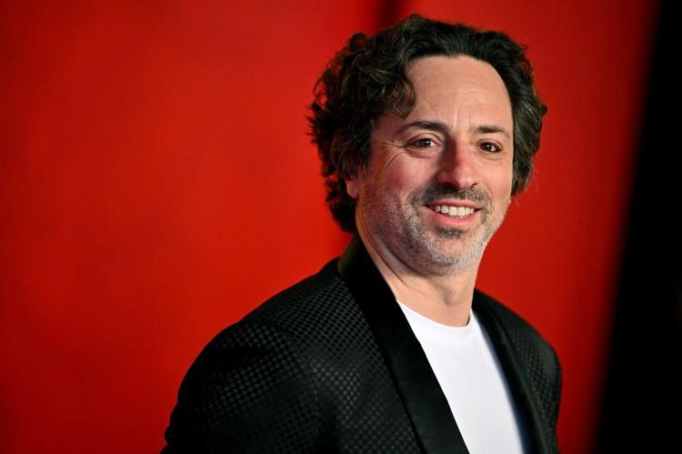 <p><strong><span style="color:#B22222">4)  SERGEY BRIN </span>| 138 MİLYAR DOLAR  - Google</strong></p>

<p> </p>

<p>Sergey Brin, Google’ın kurucu ortaklarından biri olarak teknoloji dünyasında devrim yaratan isimlerden biridir. Serveti, Google ve Alphabet bünyesindeki yatırımlar ile yapay zekâ ve uzay teknolojilerine yönelmesinden geliyor.</p>
