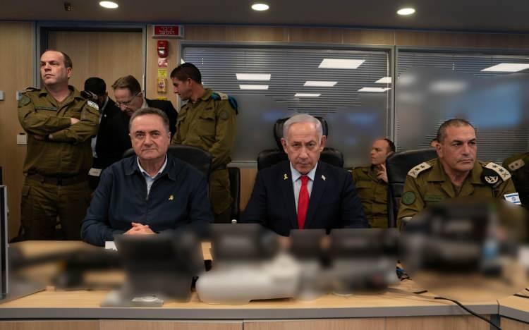 <p>Zamir, Gazze şehrine yapılacak saldırının, yaklaşık 20'sinin hayatta olduğu düşünülen Hamas'ın elindeki rehineleri tehlikeye atacağını ve rehinelerin serbest kalmasını sağlayacak bir ateşkesi desteklediğini söyledi. </p>
