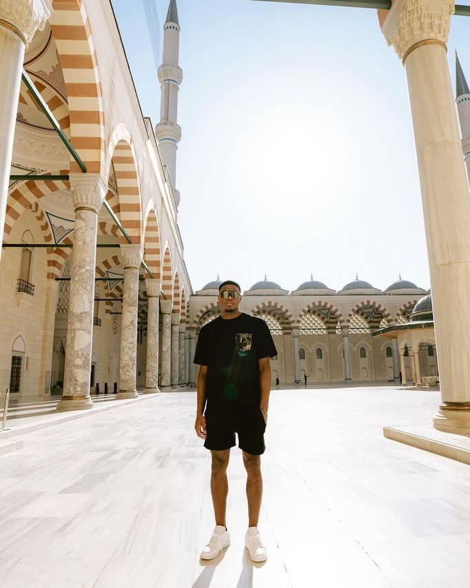 <p><strong>Kentin tarihi simgelerine yakından şahitlik eden Hachimura, Beşiktaş'tan Eminönü'ne kadar birçok noktayı keşfetti.</strong></p>
