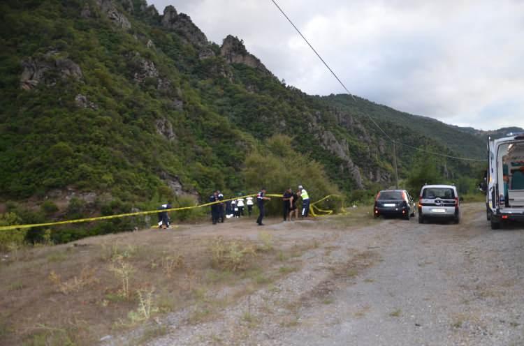 <p>Öte yandan, Gülşah Kıyak’ın yakın arkadaşlarına gönderdiği mesajlarda, eşinin çocuk konusunda baskıcı davrandığını ve doğum sonrası oğlunu kabullenmediğini yazdığı bildirildi.</p>
<p>Aile içi tartışmaların zaman zaman tehdit boyutuna ulaştığı da soruşturma dosyasında yer aldı.</p>