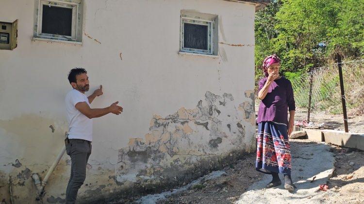 <p>Fidan Arslan Yılmaz ve ailesi, yolu kullanıp yıllarca evlerinin önüne ulaşım sağladı. </p>
