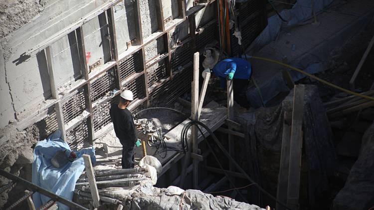 <p>İsrail'in söz konusu kazı çalışmalarının amacına ilişkin Şeyh Sabri, "Ana hedef Yahudi tarihine dair bir bulguya ulaşmaktır. Ancak İsrail, Doğu Kudüs'ü işgal ettiği 1967'den bu yana sürdürdüğü kazı çalışmalarına rağmen bu bağlamda tek bir bulguya rastlamamıştır." ifadelerini kullandı.</p>

<p>Şeyh Sabri, İsrail'in 1996'da açtığını duyurduğu ve Eski Şehir bölgesindeki Ömeriye Okulu'ndan Burak Duvarı'na kadar uzanan tünelin aynı zamanda Filistinlilerin mülklerinde de derin çatlaklara yol açtığını dile getirdi.</p>
