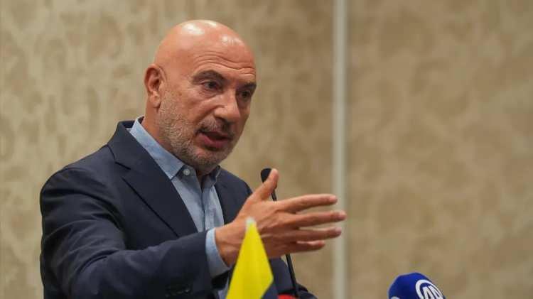 <p><strong>Başkanvekilliğini de Hakan Bey'e teklif edeceğim, inşallah kabul eder.</strong></p>
