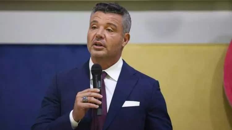 <p><strong>Burası dünyanın en büyük sportif kulübü; 11 senedir olmayan şampiyonluk şart. Bu da bizim birinci projemiz ve sağlandığı zaman zaten birlik ve beraberlik olur.</strong></p>