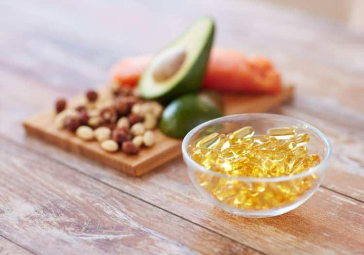 <p>Queensland Üniversitesi’nden moleküler bilim uzmanı Prof. Daisy Crick liderliğinde yürütülen yeni bir araştırma, omega-3 takviyeleriyle ilgili dikkat çeken sonuçlar ortaya koydu. Araştırmaya göre, omega-3 yağ asitleri bazı bireylerde bağışıklık sistemini sakinleştirmek yerine iltihaplanmayı artırabiliyor.</p>