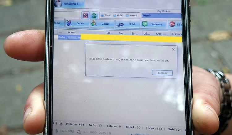 <p><span style="color:rgb(165, 42, 42)"><strong>"YILLARDIR YAŞAYAN BİR &Ouml;L&Uuml;Y&Uuml;M"</strong></span></p>

<p>&Ouml;l&uuml; olarak g&ouml;r&uuml;ld&uuml;ğ&uuml; tarihlerde 3 &ccedil;ocuk d&uuml;nyaya getirdiğini belirten Kuştil, Covid-19 pandemisinde &lsquo;sistemsel sorun&rsquo; iddiasıyla aşı olamadığını ancak bu durumun kendisinin kayıtlarda &ouml;l&uuml; g&ouml;r&uuml;nmesi kaynaklı olduğunu yıllar sonra &ouml;ğrendiğini s&ouml;yledi. Kuştil,<strong>&nbsp;<span style="color:rgb(165, 42, 42)">&ldquo;Ge&ccedil;en bu s&uuml;re&ccedil;te 3 evladım oldu.&nbsp;</span>Ta ki ge&ccedil;en hafta aile hekimime başvurana kadar bu durum hi&ccedil; fark edilmedi. 2020 yılında riskli bir gebelik s&uuml;reci ge&ccedil;irmiştim. Doktorum Covid-19 aşısı vurulmam gerektiğini s&ouml;ylemişti. O d&ouml;nem bana aşı tanımlanmadı ve Covid-19 aşısı vurulamadım. Hastanede işlem yaptırmak i&ccedil;in giriş aldığımda, &lsquo;sistemde sorun var bu y&uuml;zden a&ccedil;ılmıyor&rsquo; denilmişti. Şimdi anlıyorum ki, &ouml;l&uuml; olarak g&ouml;z&uuml;kt&uuml;ğ&uuml;m i&ccedil;in aşı olamamışım. Bildiğim tek şey, sağlık sisteminde &ouml;l&uuml; olarak g&ouml;r&uuml;nd&uuml;ğ&uuml;m. Yıllardır yaşayan bir &ouml;l&uuml; gibi bug&uuml;ne geldim.&nbsp;<span style="color:rgb(165, 42, 42)">Nasıl bir durum oldu, bu bilgileri sisteme kim girdi ya da nasıl oldu da bug&uuml;ne kadar bu sorun &ouml;n&uuml;me gelmedi?</span>&nbsp;Hayret ediyoruz.&rdquo;</strong>&nbsp;ifadelerini kullandı.</p>
