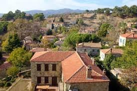 <p>Kaz Dağları’nın eteklerinde bulunan Adatepe, taş evleri, dar sokakları ve tarihi atmosferiyle dikkat çekiyor.</p>
