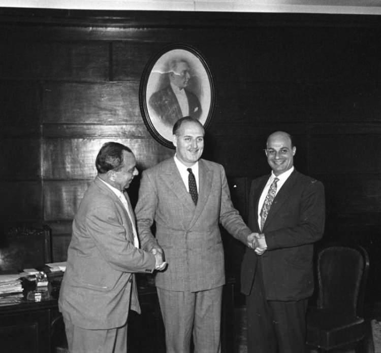 <p>Milli Birlik Komitesi'nin idam kararlarını 15 Eylül'de onaylamasının ardından 16 Eylül 1961'de İmralı Adası'ndaki cezaevine getirilen Polatkan ve Zorlu'nun cezaları sabaha karşı infaz edildi. 10 yıl başbakanlık yapan Adnan Menderes ise 17 Eylül 1961'de sağlık muayenesini yapan doktor heyetinden "sağlam" raporu alınmasının ardından, İmralı Adası'na götürüldü.</p>
