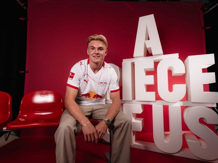 <p>Conrad Harder - RB Leipzig</p>
