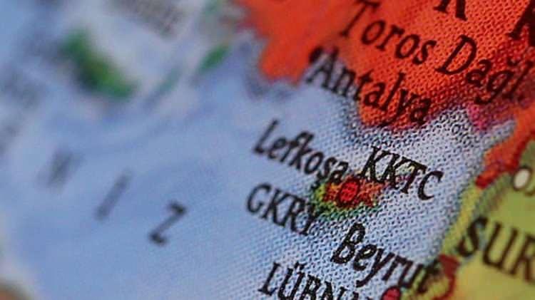 <p>Işıksal, özellikle Şubat ayında Güney Kıbrıs yönetiminin Larnaka ve Baf havaalanlarının güvenliğini İsrail istihbaratına devretmesini örnek göstererek, bu iş birliğinin Ada’daki Türklerin haklarını görmezden geldiğini belirtti.</p>
<p> </p>