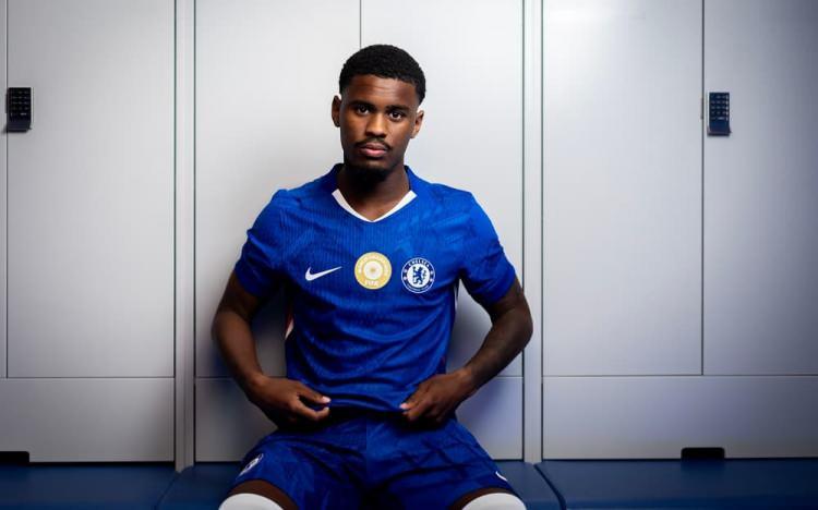 <p>Jorrel Hato - Chelsea</p>
