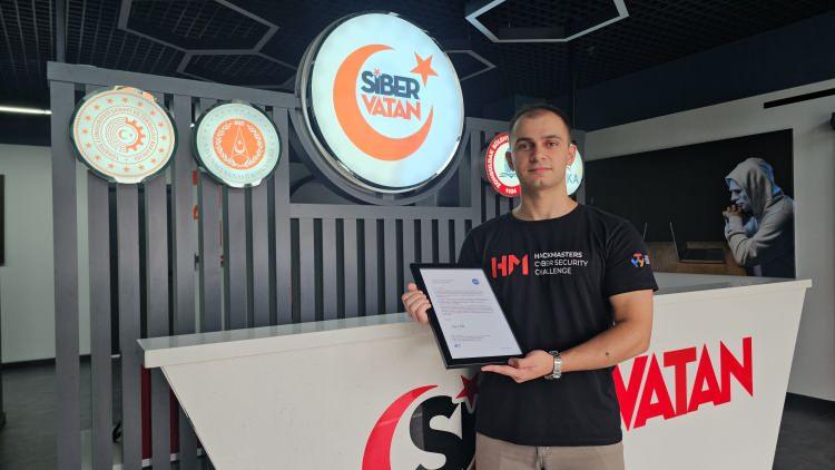 <p><span style="color:#A52A2A"><strong>SÜREÇ 5 AY SÜRDÜ </strong></span></p>

<p>Haziran ayına kadar 2 ay çalışıp açığı tespit edip bildirdiğini söyleyen Nas, <strong>"3 aylık bir süreçten sonra bana bir takdir mektubu verdiler ve onur listesine ekleyeceklerini bildirdiler. 3 aylık süreçte önce zafiyeti bildiriyorsunuz, ondan sonra NASA’nın bir çalışanı bu zafiyeti inceliyor. Bu zafiyet onaylı bir zafiyetse süreciniz burada başlıyor. Daha sonra ek bilgiler isteniyor, ‘Zafiyeti nasıl oluşturdunuz, nasıl kapatabiliriz, bu zafiyetin etkisi nedir’ gibi. Siz bunların hepsini karşı tarafa bildiriyorsunuz, karşı taraf bazen bu zafiyetleri kapatıp diyor ki, ‘Kontrol eder misiniz, zafiyet kapandı mı?’ Siz de aynı yöntemle test ediyorsunuz. Onlar da onaylayıp bu raporu genel olarak kapatıyorlar. Benim de sürecim 3 ay sürdü. Haziran sonlarından Eylül’ün 2’nci haftasında sonuçlandı."</strong> diye konuştu.</p>
