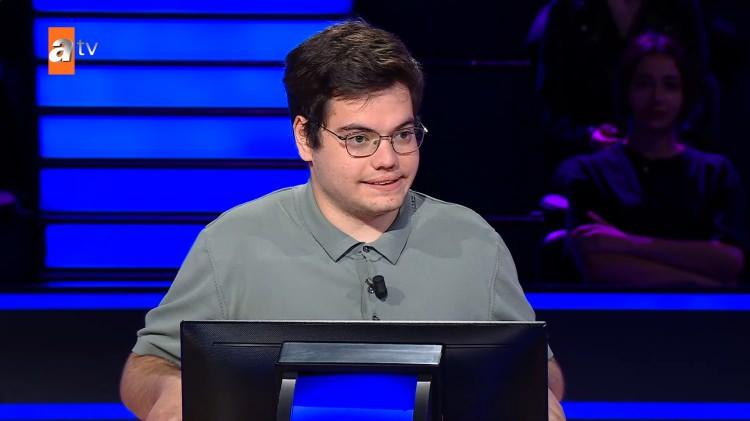 <p><strong>Yarışmanın yeni bölümüne katılan Osman Bulut Bekmez isimli yarışmacı başarılı bir performans sergiledi.</strong></p>
