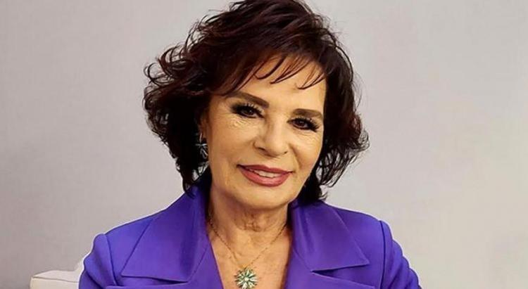 <p><strong>"İZLEDİKLERİMİZ BİRAZ BİZİ ÜRPERTTİ" </strong></p>

<p> </p>

<p><strong>Jüri Başkanı Hülya Koçyiğit ise yarışmaya katılan filmlerin kalitesine ve temasının düşündürücülüğüne değinerek şöyle konuştu: </strong></p>

<p><span style="color:#A52A2A"><strong>"Pırıl pırıl zekada, pırıl pırıl gençler yetişiyor. Buna vesile olduğunuz için teşekkür ediyorum. Daha nice yıllar devam etmesini diliyorum bu güzel festivalin. Evet, temamız yapay zeka. Fakat izlediklerimiz biraz bizi ürpertti. Eyvah, yapay zeka bu haliyle kullanılırsa korkutucu, üzücü. İçlerinde bazı filmler içimizi çok acıttı, burktu. İnsan tarafımıza dokundu çünkü. Ama her biri bir emek. Onlarca insanın emeği var ve içinde de 'Ben geliyorum, ben sinemacıyım' dedirten zekalarla karşılaştık. Katılanların hepsine başarılar diliyorum. Kazananları da şimdiden kutluyorum"</strong></span></p>
