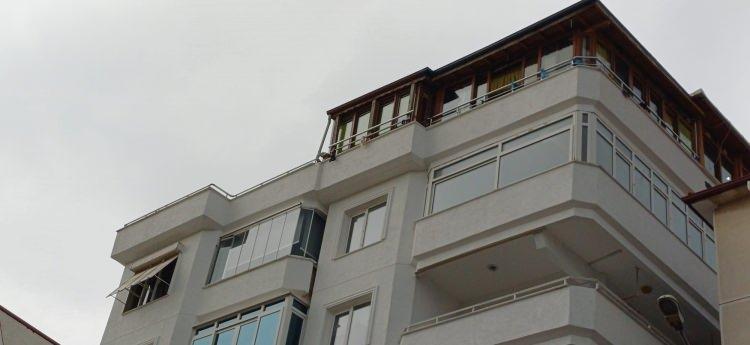 <p>Banyodan çıktıktan sonra "Herkes tamam mı?" demesi, uyumaya hazırlandıklarını gösteriyor.</p>

<p> </p>
