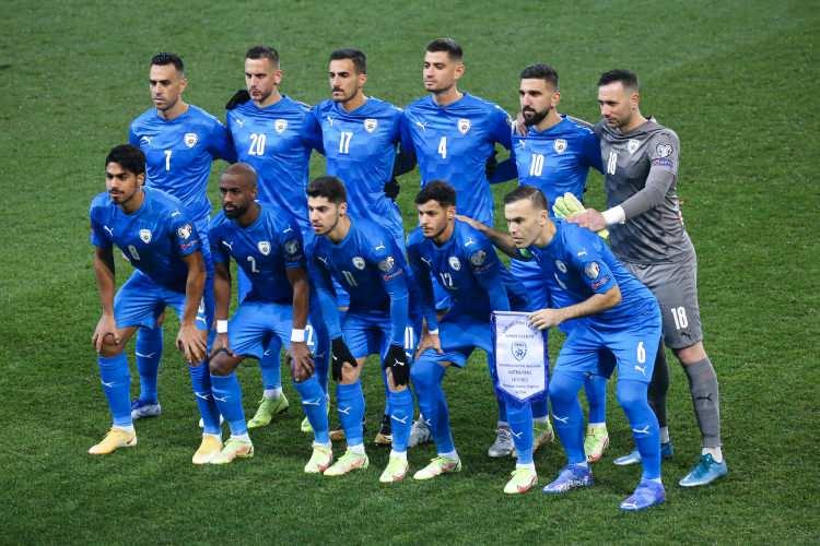 <p>Futbolun önde gelen isimleri, Gazze'de katliam gerçekleştiren İsrail'in uluslararası turnuvalardan men edilmesi talebiyle bir araya geldi.</p>
