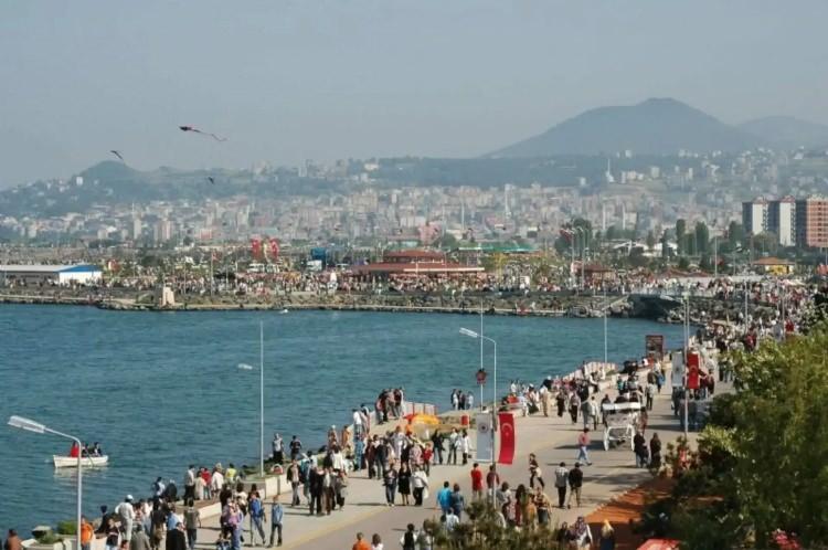 <p><strong>Samsun</strong>: Çiftlik Caddesi</p>

<p> </p>
