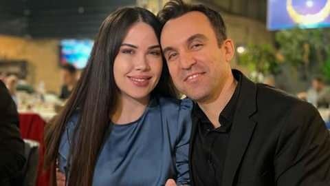 <p>MASAK'ın raporunda, soruşturma dosyasındaki sanıklar ve firmaların, suç işlemek saikiyle bir araya gelmiş bir organizasyon olduğu yönünde veriye rastlanılmadığı, sanıkların yöneticisi oldukları Medelina Sağlık ve Reklam Hizmetleri Ltd. Şti'nin kozmetik ürün satışlarının büyük bir bölümünü e-ticaret kanalıyla gerçekleştirdikleri ve bu şekilde cereyan eden satışların uydurma işlemler olduğu yönünde herhangi bir veriye ulaşılamadığı aktarıldı.</p>
