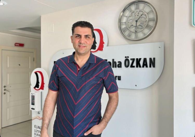 <p><strong> Prof. Dr. Birkan Taha Özkan, Türkiye’deki çocukların ağız sağlığı konusundaki alarm verici durumuna dikkat çekerek, <span style="color:#800080"><em>"Türkiye Halk Sağlığı Kurumu’nun 2023 yılı verilerine göre, ülkemizde 5-6 yaş grubundaki çocukların yüzde 60’ında diş çürüğü görülüyor. Bu durum, sadece bir sağlık sorunu değil, aynı zamanda çocuklarımızın eğitim hayatlarını karartan bir engeldir"</em></span> diyerek, aileleri ve eğitimcileri harekete geçmeye çağırdı.</strong></p>
