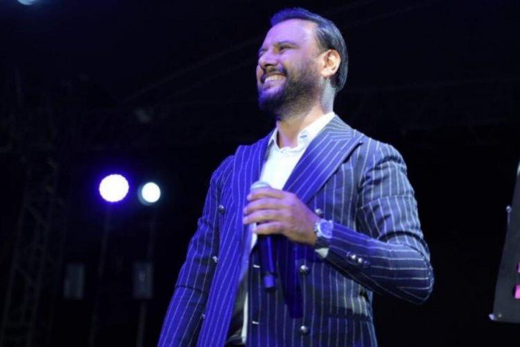 <p><strong>Ünlü şarkıcının bu sözleri alkış topladı.</strong></p>

