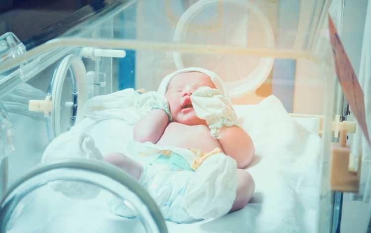 <p>Amerika'da bazı bebek isimlerinin yasaklanması sosyal medyada gündem oldu. Yayınlanan listede 11 sıradışı isim yer aldı. Anne baba olmaya hazırlanan ebeveynler bu yasaklanan liste karşısında şaşkınlıklarını gizleyemedi. İşte ABD'de yasaklanan 11 isim...</p>
