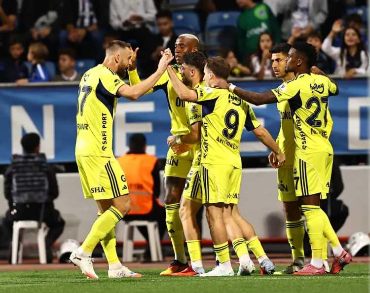 <p>Böylece Fenerbahçe, UEFA Avrupa Ligi'nin en derğeli 6. takımı oldu.</p>
