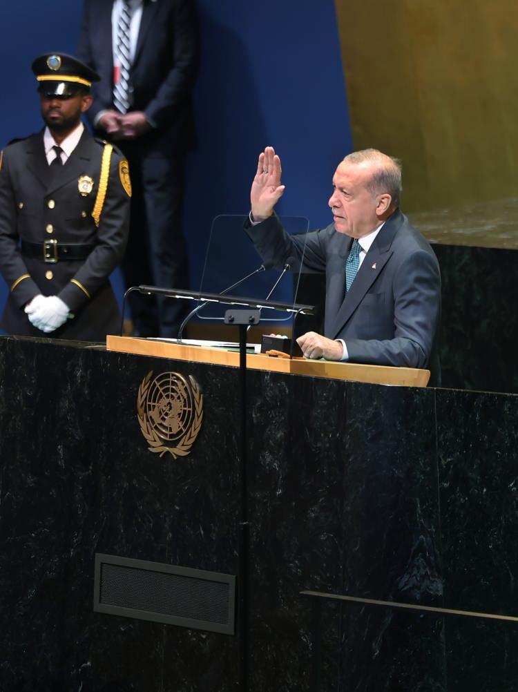 <p>Yunan gazete, KKTC meselesine rağmen Başkan Erdoğan'ın konuşmasının büyük bir kısmının Gazze'ye odaklandığını bildirdi. </p>
