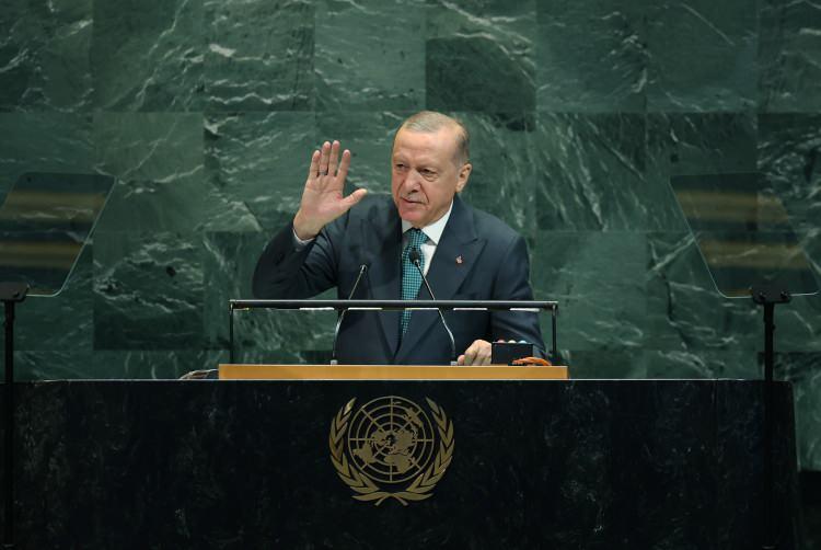 <p><strong>DAWN: GAZZE'DEKİ İNSANİ TABLOYA DİKKAT ÇEKTİ</strong></p>

<p>Pakistan merkezli Dawn gazetesi, Erdoğan’ın BM kürsüsünden Gazze’deki insani dramı gözler önüne serdiğini aktardı. </p>
